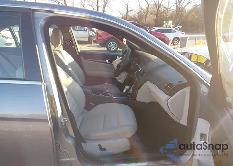 2011 Mercedes-Benz C 300 Luxury 4Matic/Sport 4Matic из США, поврежденный, VIN WDDGF8BB8BR165082